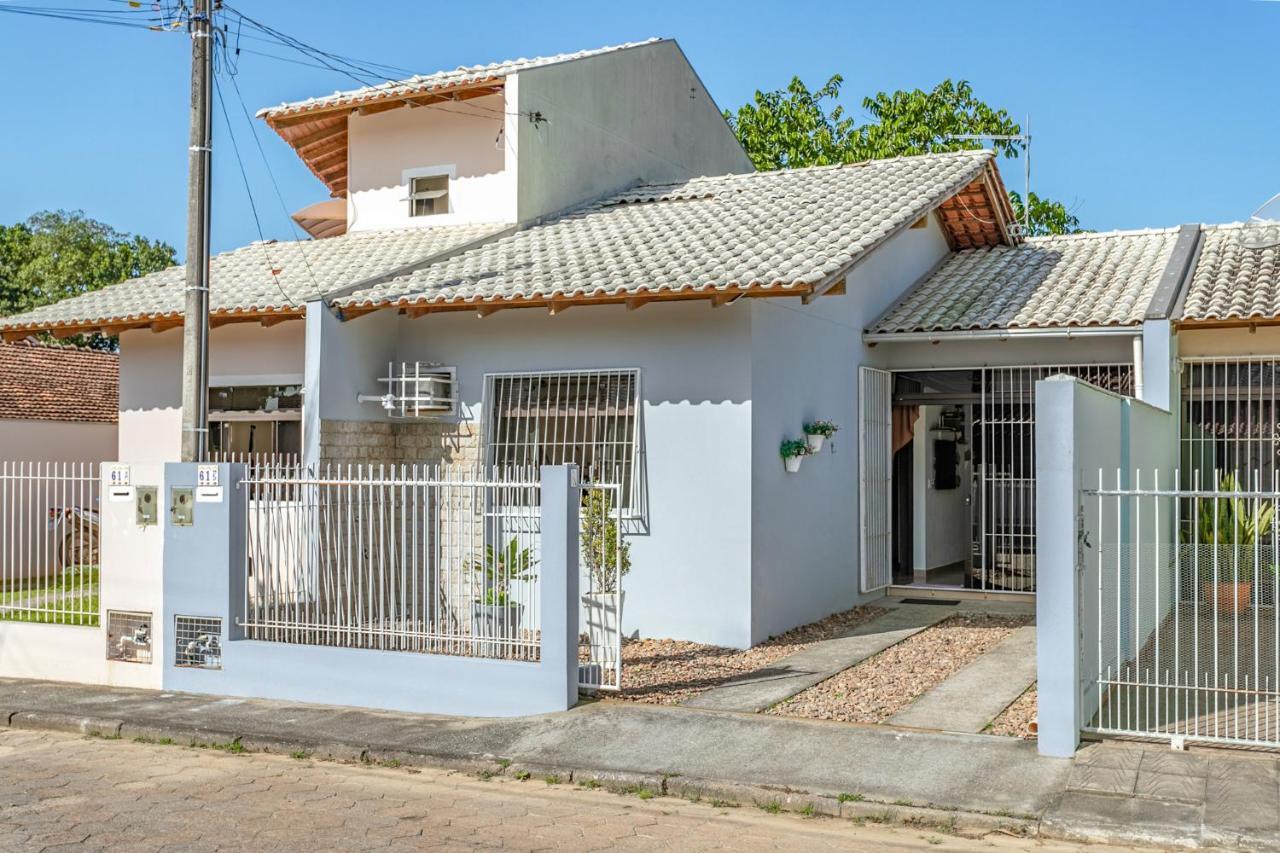 פנייה Linda Casa A 150M Da Praia E Prox Ao Beto Carrero מראה חיצוני תמונה